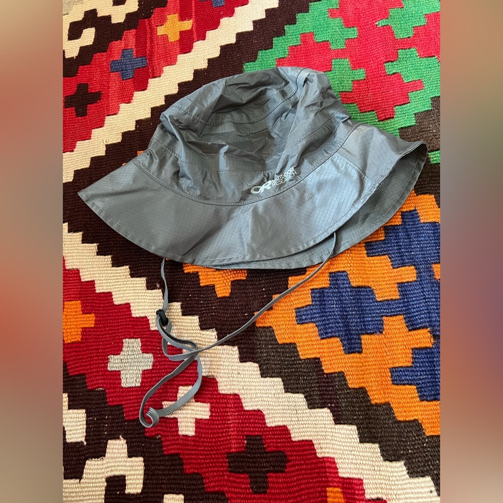 OUTDOOR RESEARCH GRAY BUCKET HAT